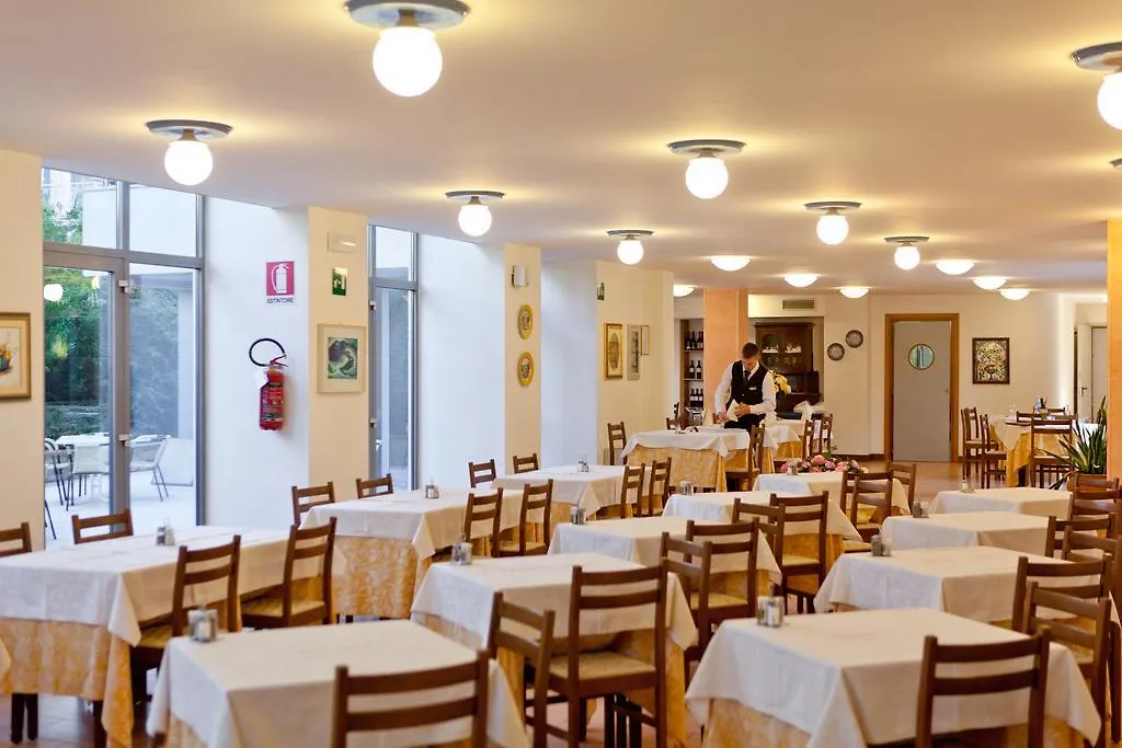 Hotel Idania Bardolino 3*,